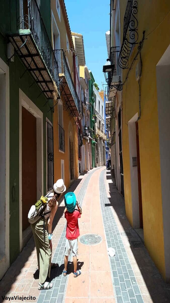 Villajoyosa (La Vila): Descubre su Esencia, Puerto, Chocolate e Historia