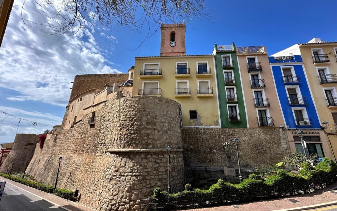 Villajoyosa (La Vila): Descubre su Esencia, Puerto, Chocolate e Historia