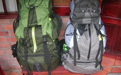 Colgamos las mochilas