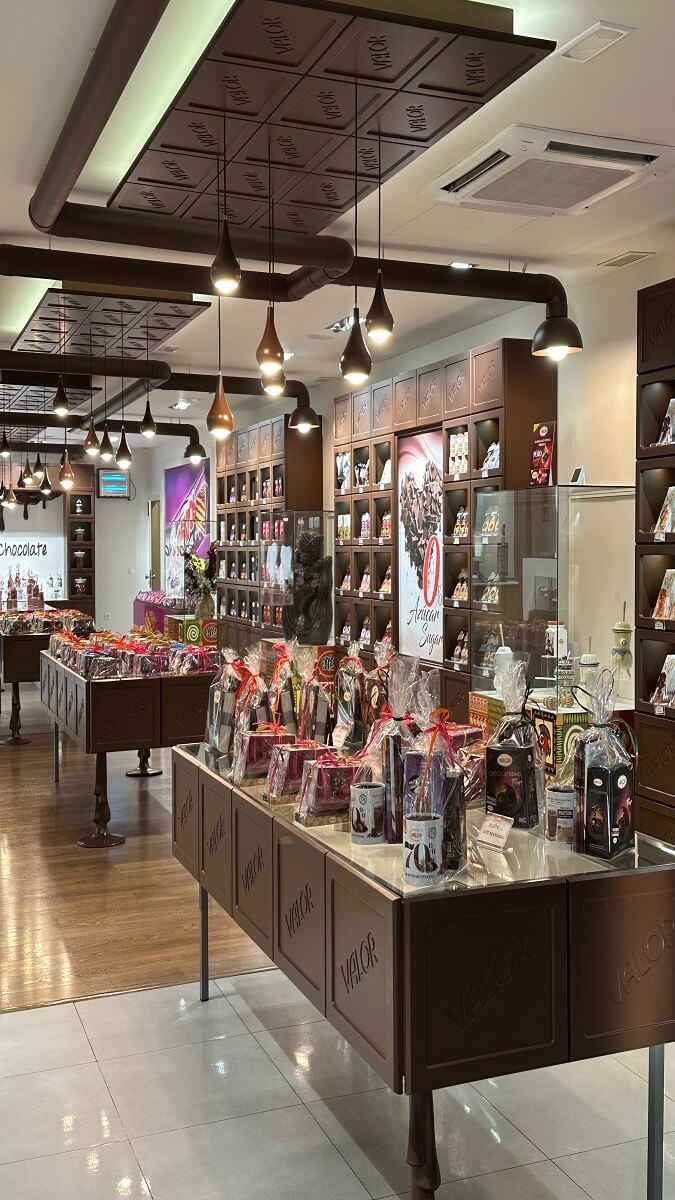 Villajoyosa (La Vila): Descubre su Esencia, Puerto, Chocolate e Historia
