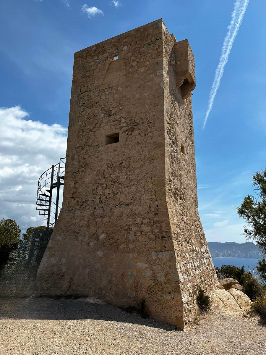Villajoyosa (La Vila): Descubre su Esencia, Puerto, Chocolate e Historia